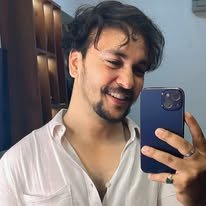 Aizy Khan